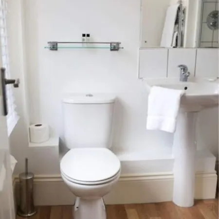 Oyo White Horse Hotel Storrington Buitenkant foto