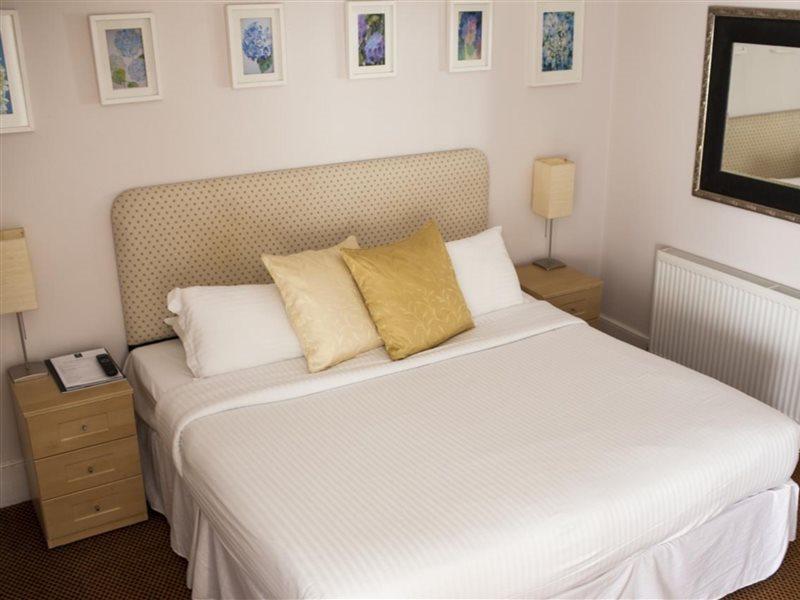 Oyo White Horse 3*