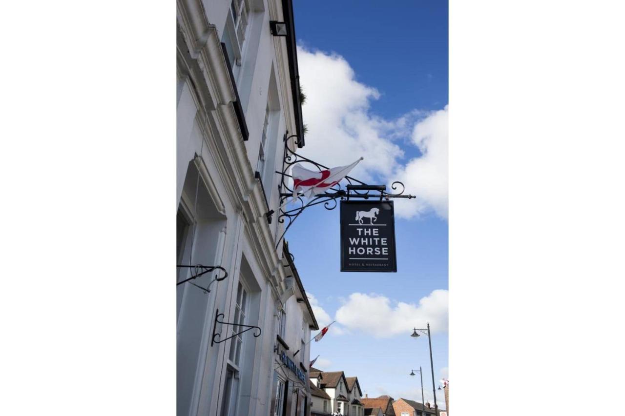 Oyo White Horse 3* Storrington