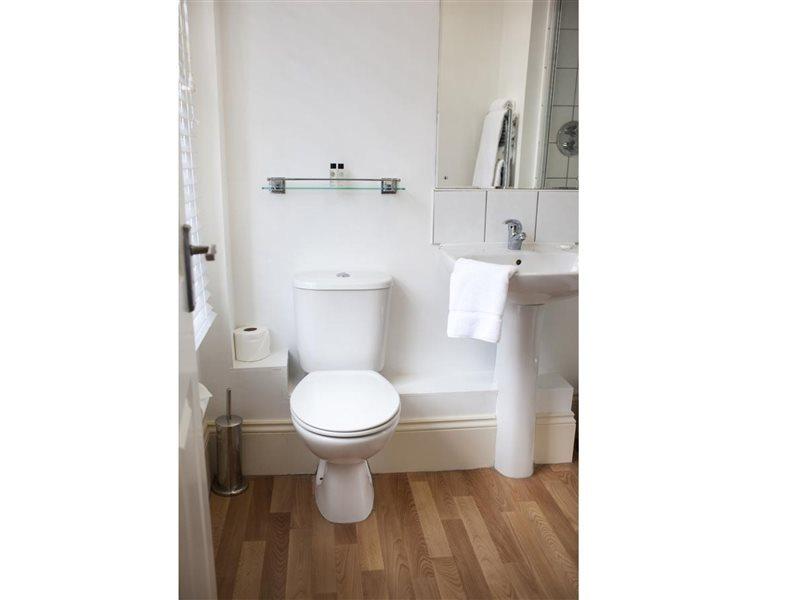 Oyo White Horse 3* Storrington