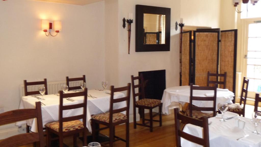 Oyo White Horse Hotel 3*