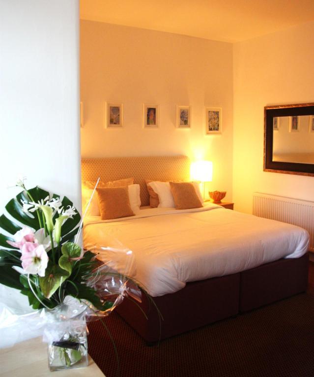 Oyo White Horse Hotel 3*
