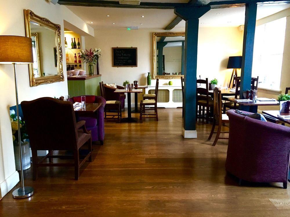Oyo White Horse 3* Storrington