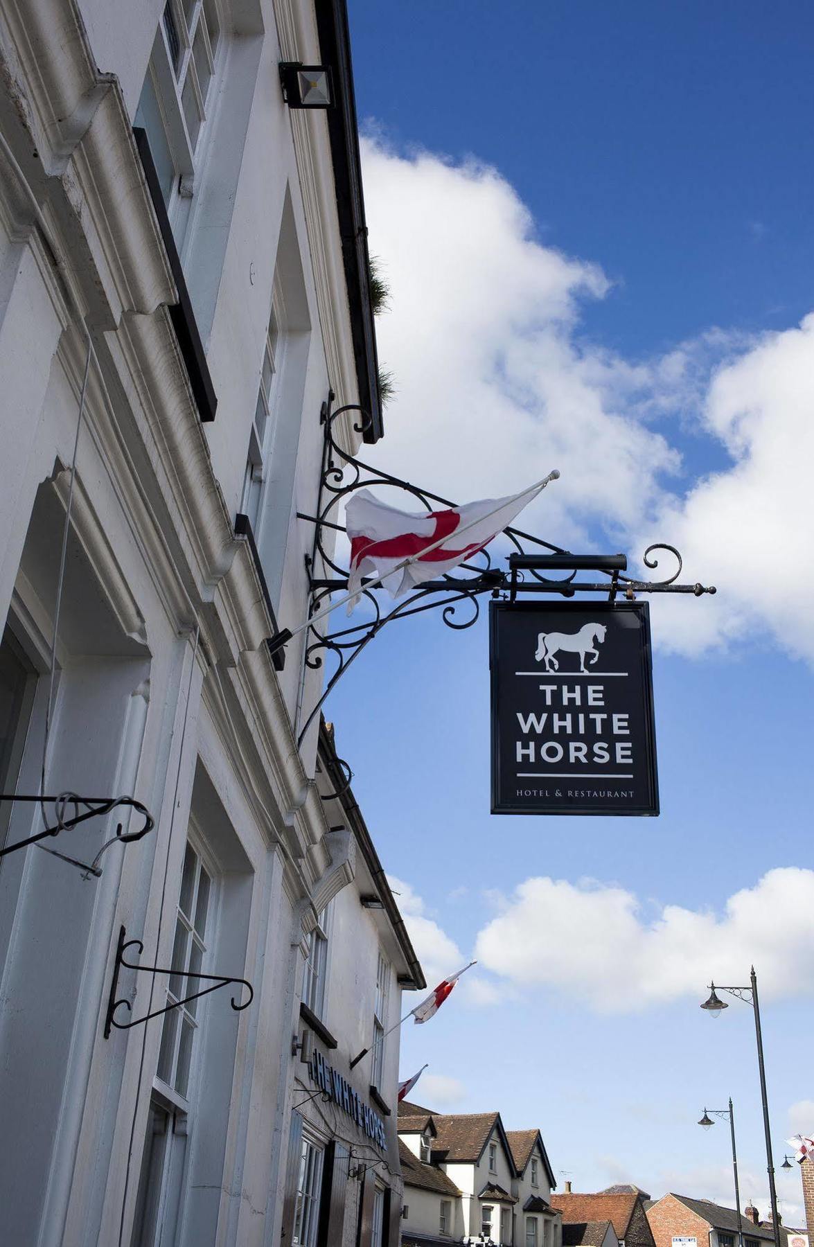 Oyo White Horse Отель